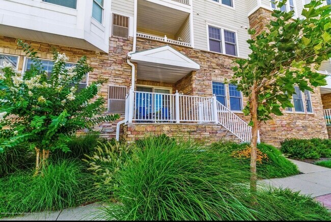 Building Photo - 22 Cooper Ave