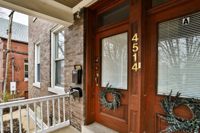 Building Photo - Charming 3-Bed Unit Near The Grove with Mo...