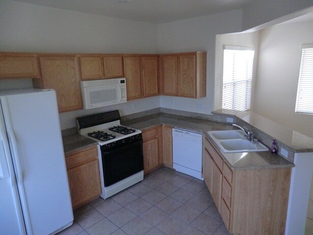 Building Photo - 8557 Barkeria Ct