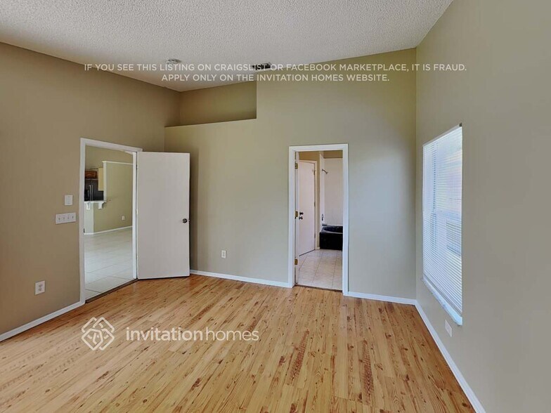Building Photo - 12513 Belrose Ave