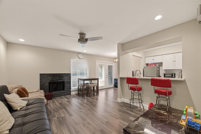 Building Photo - 18515 Egret Bay Blvd