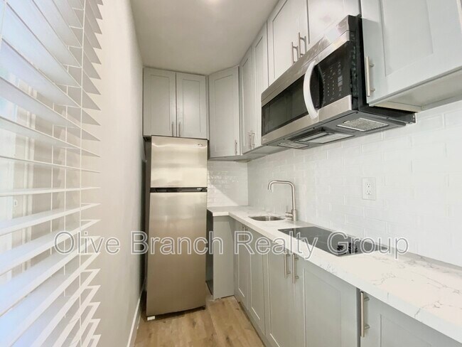 Building Photo - 14532 Dickens St