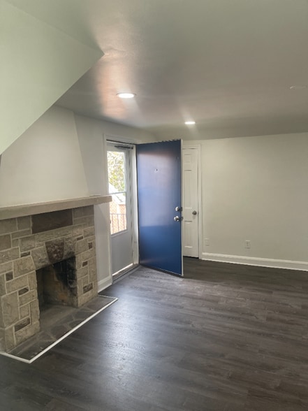 Building Photo - 701 Academy Rd