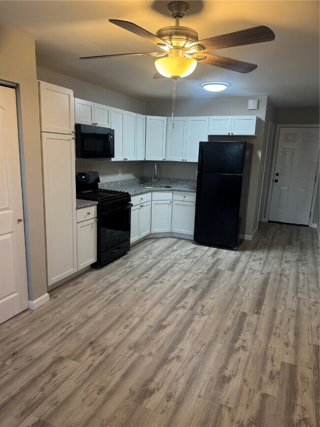 Building Photo - 3679 S Broadway