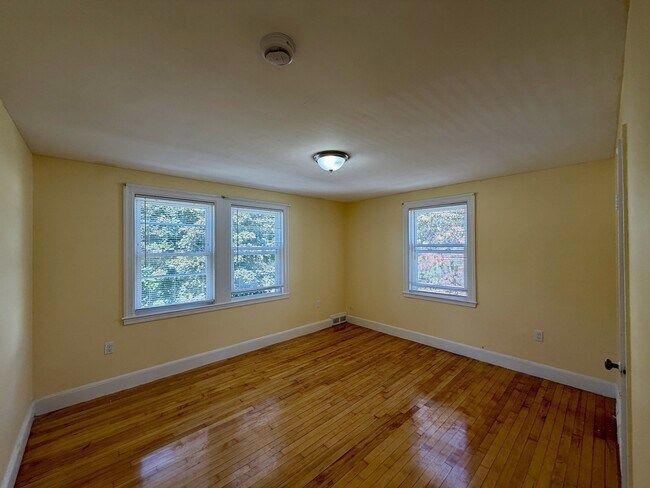 Building Photo - 19 Ridgeview Ave