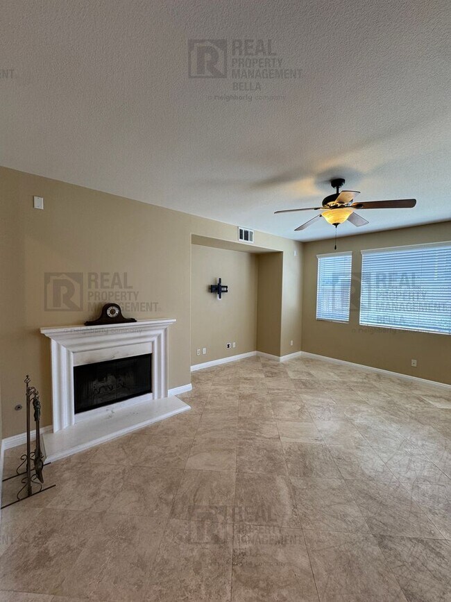 Building Photo - Ideal Layout! 4 Bedroom Home with Main Floor Bed/Bath & Open Loft