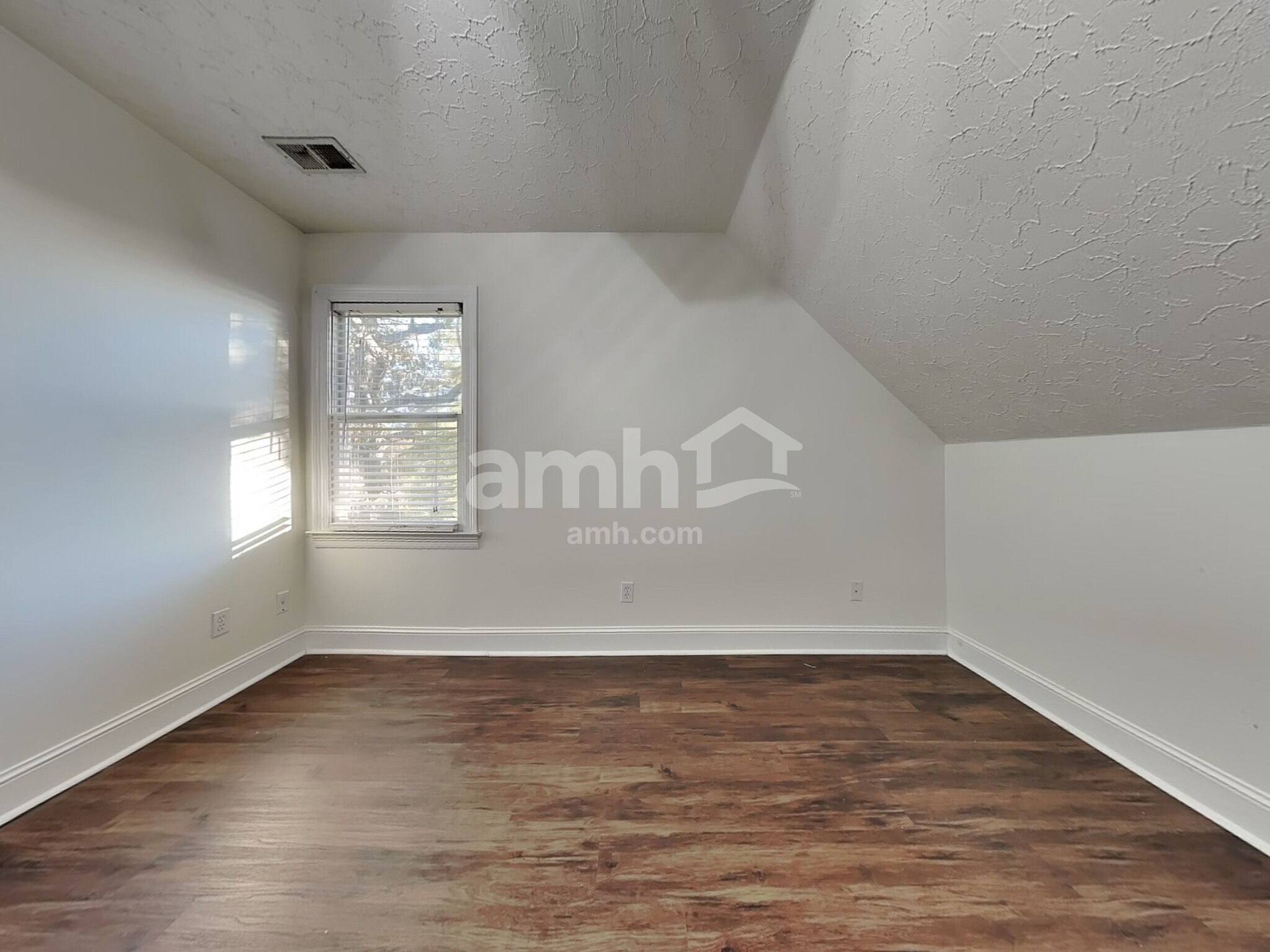 Building Photo - 6207 Chester Cv