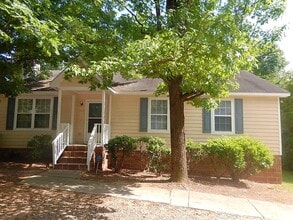 Building Photo - 2609 Lynn Rd