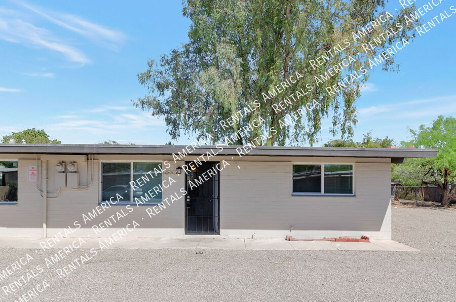 Building Photo - 3054 N Sparkman Blvd