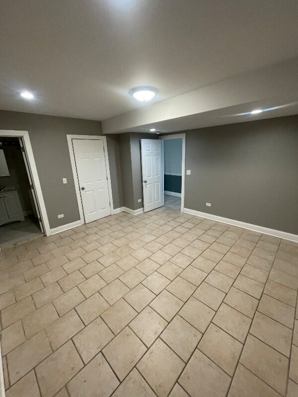 Building Photo - 7725 S Kingston Ave