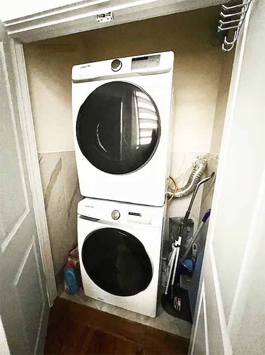 Building Photo - 694 E 38th St