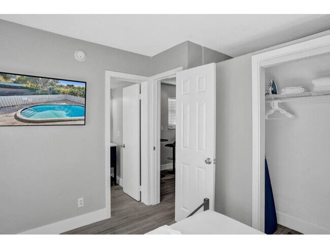 Building Photo - 50 Davie Blvd