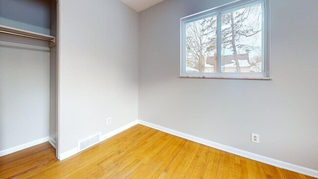 Building Photo - 839-841 E Wilbeth Rd