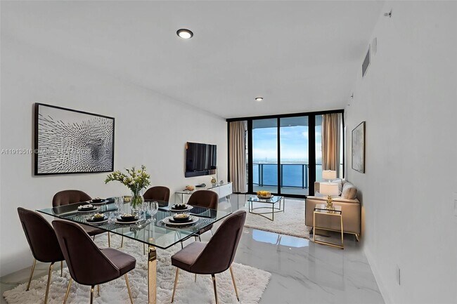 Building Photo - 700 NE 24th St