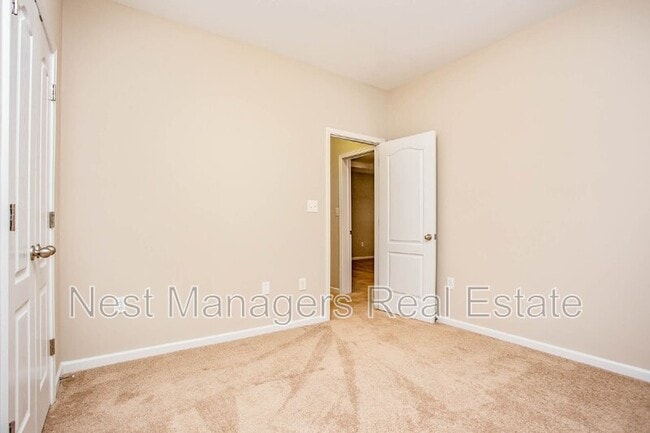 Building Photo - 450 Roanoke Dr