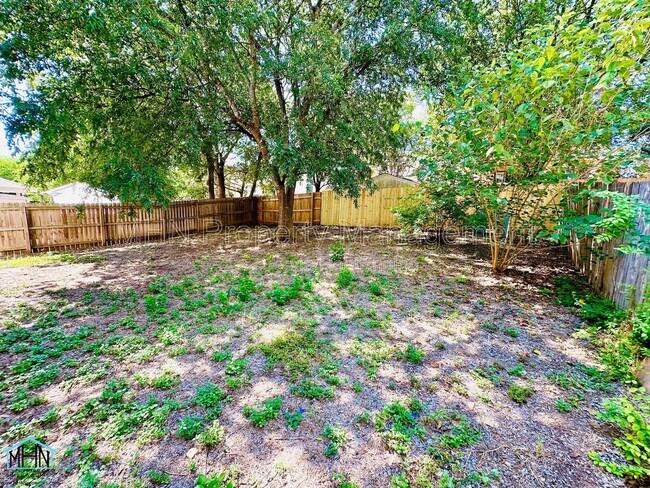 Building Photo - 8914 Roaring Spg