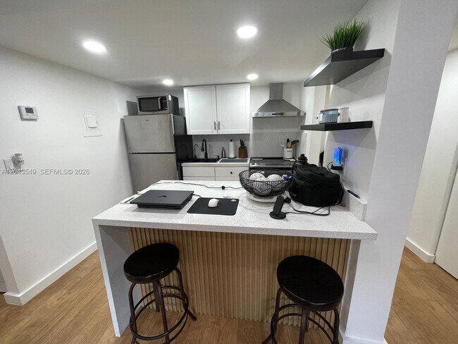 Building Photo - 4301 South Miami Dr
