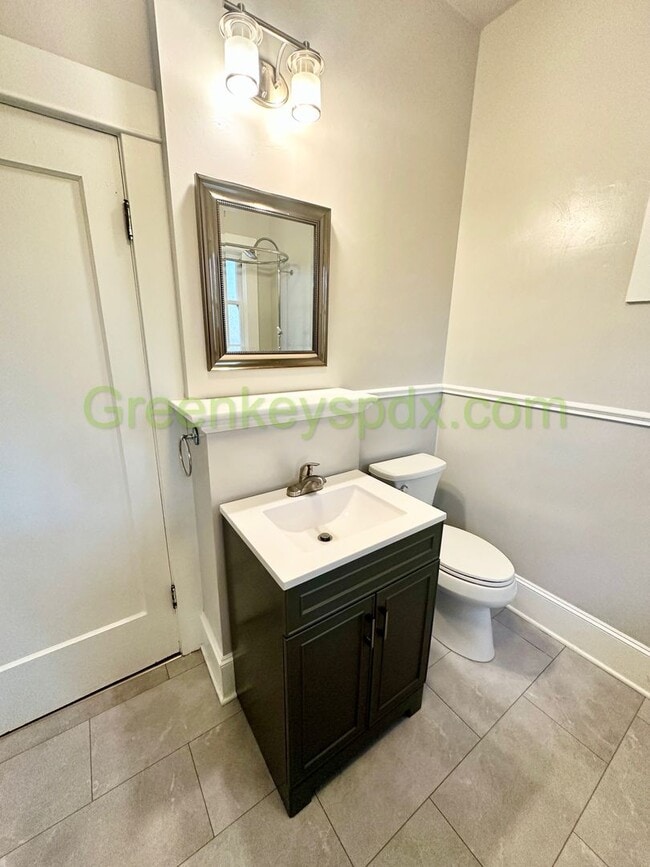 Building Photo - 4727 NE 10th Ave