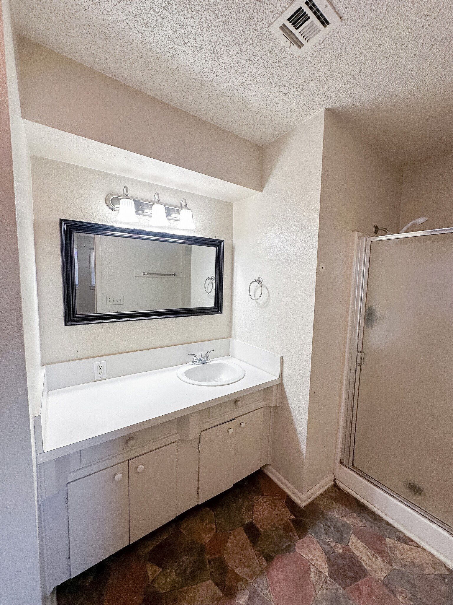 Building Photo - 924 NW Runyon Rd