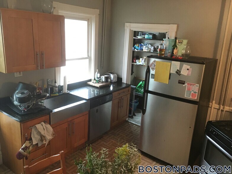 Building Photo - 3 Kinnaird St