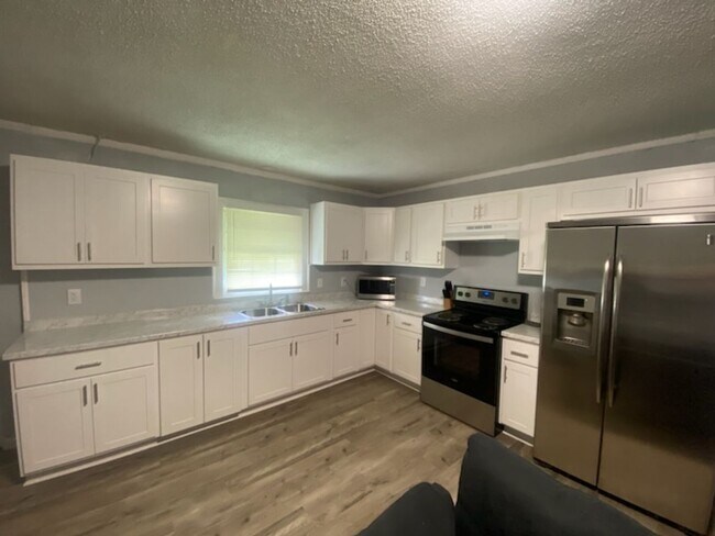 Building Photo - 3250 Willard Dr