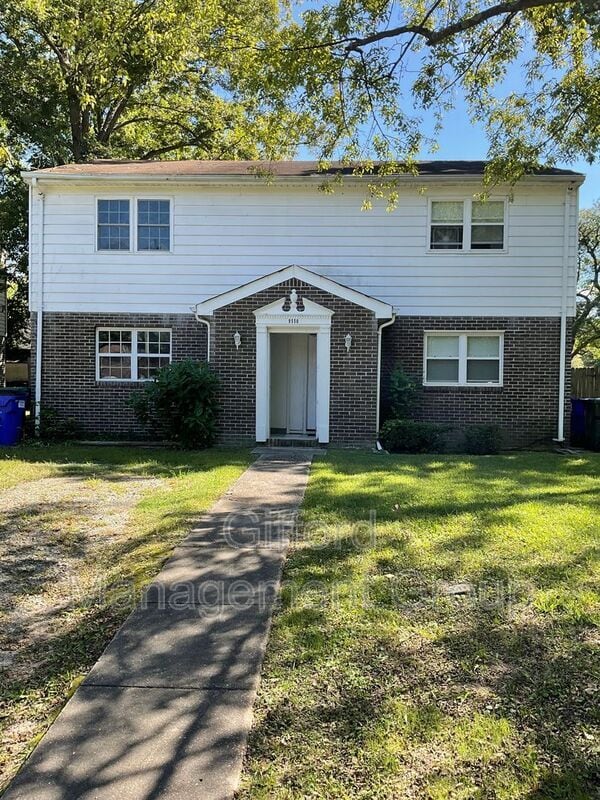 Building Photo - 9550 Lakeside Dr