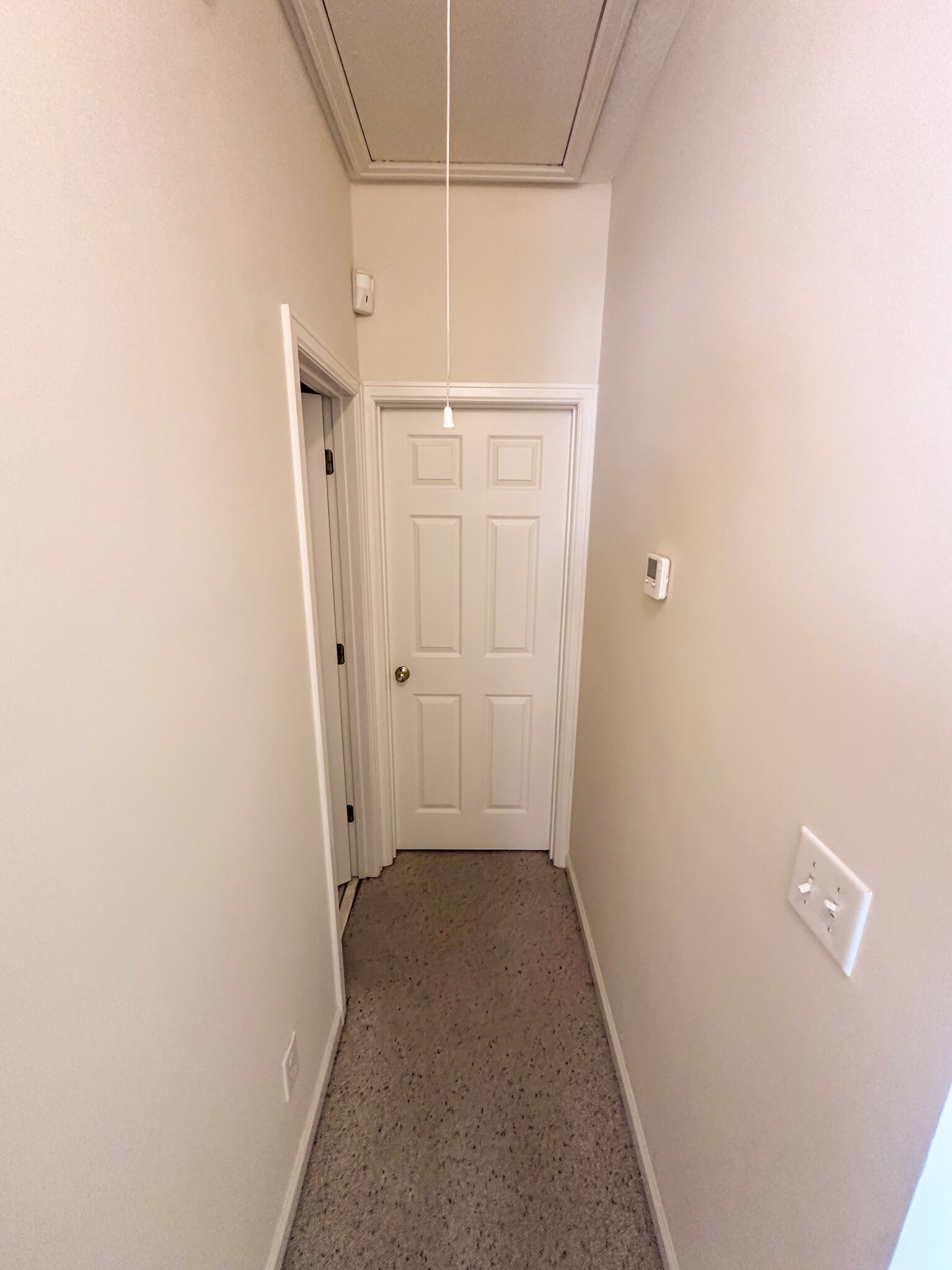 Building Photo - 2112 Parkview Dr S