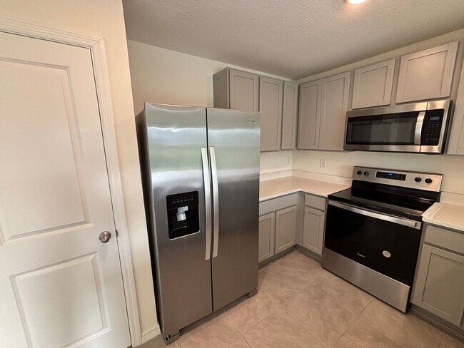 Building Photo - 8243 SW 67th Ave