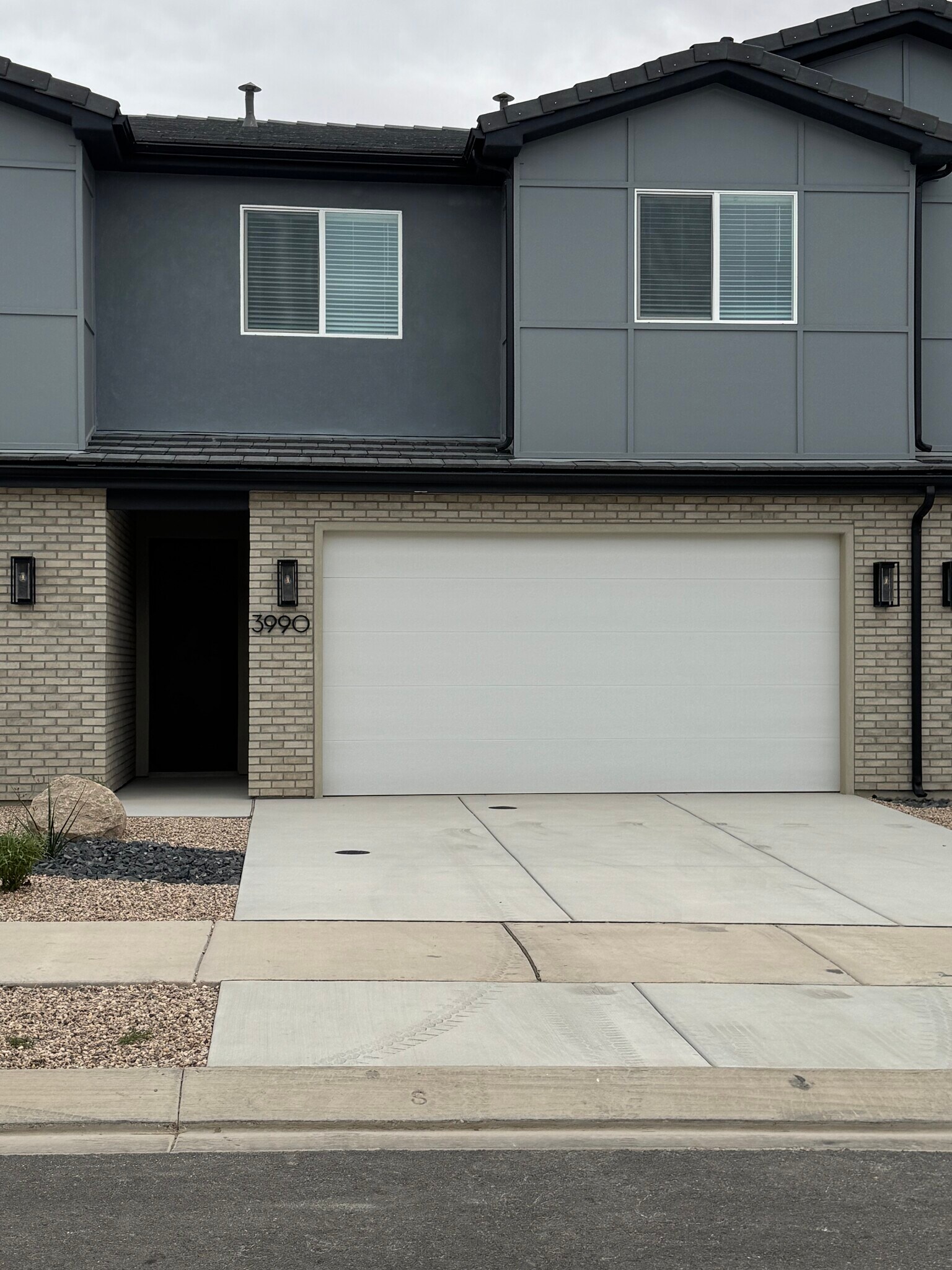 Building Photo - 3990 E Fossil Way