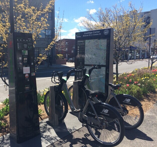 Building Photo - 1450 Beacon St