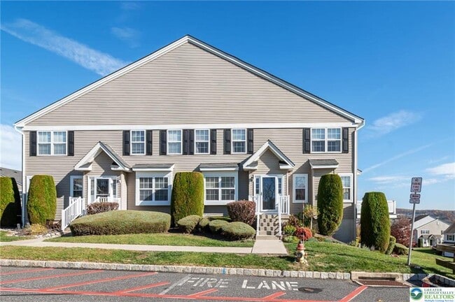 Building Photo - 5985 Saratoga Ln