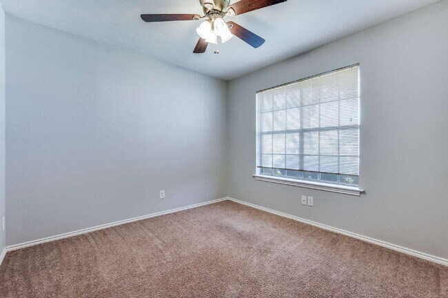 Building Photo - Prime Denton Living: 3-Bed Home Near UNT & Denton High