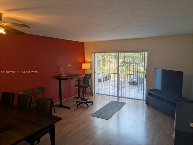 Building Photo - 9621 SW 77th Ave