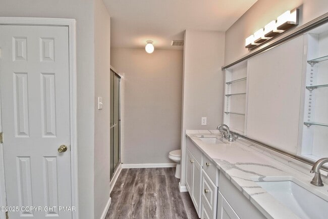 Building Photo - 557 Marco Way