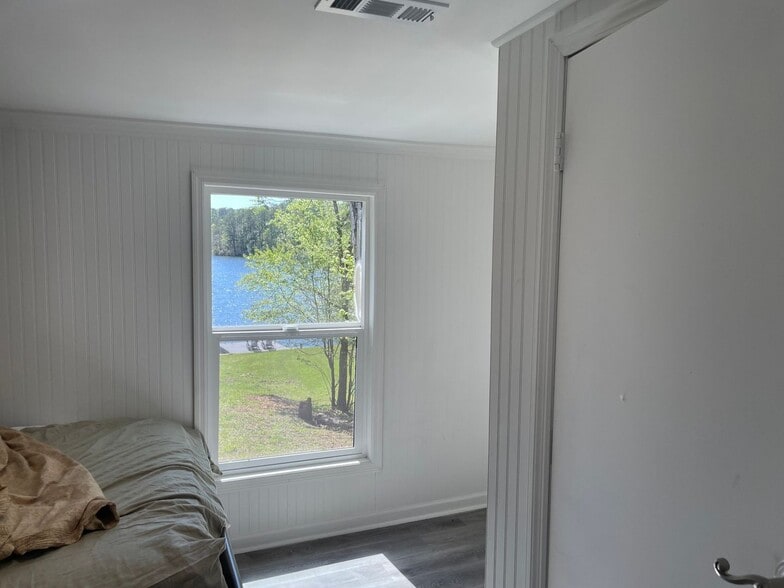 Building Photo - 5197 Woodmont Dr