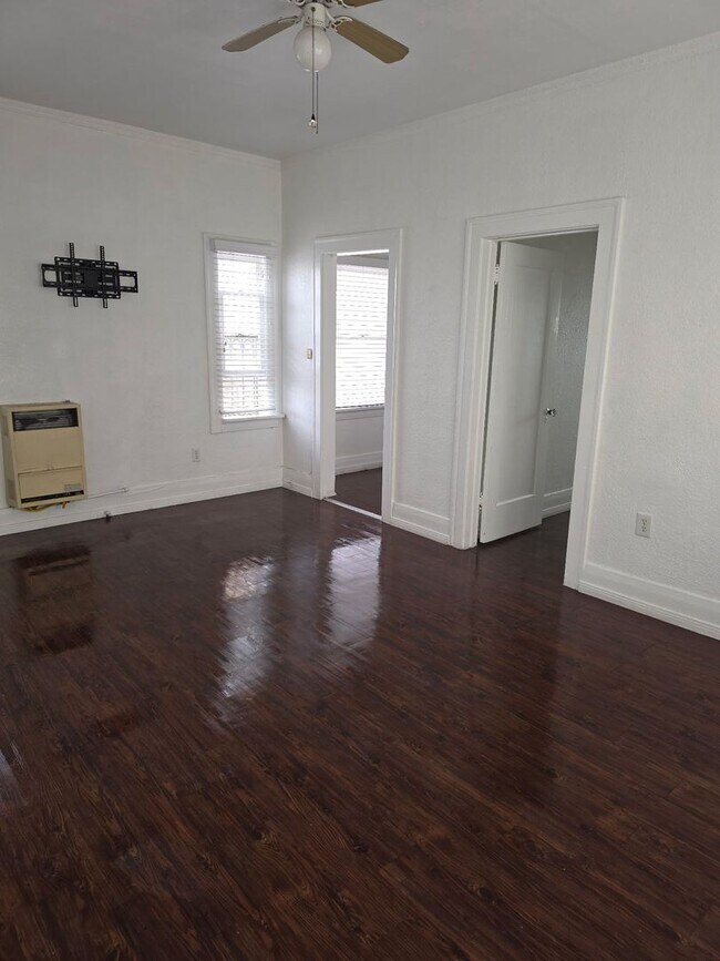 Building Photo - Fourth Street