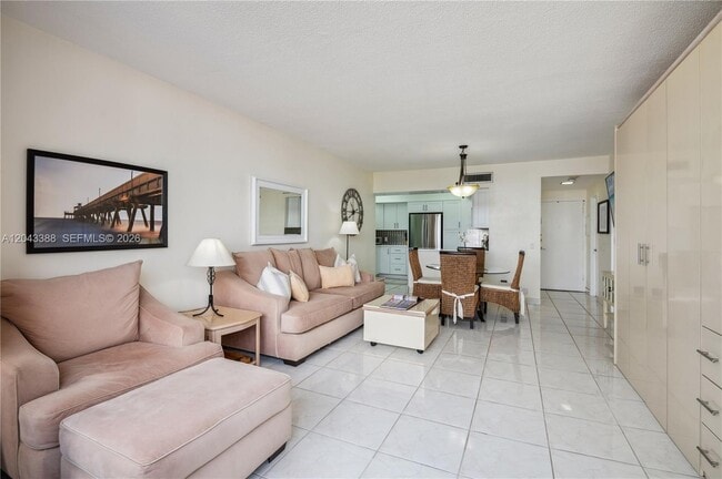 Building Photo - 3505 S Ocean Dr