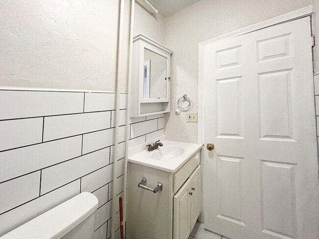 Building Photo - 207 Trenton St