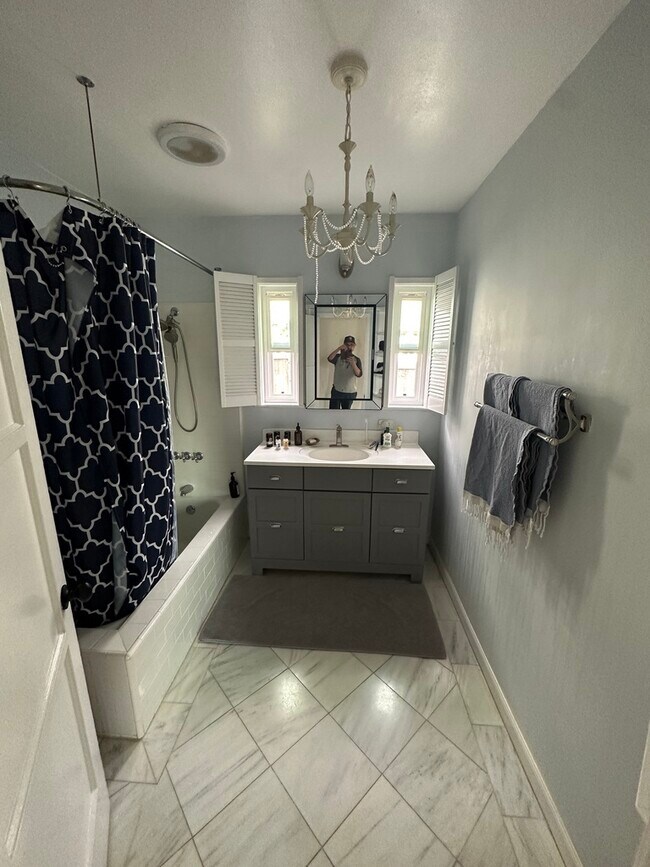 Bathroom 2 - 1029 Chautauqua Blvd