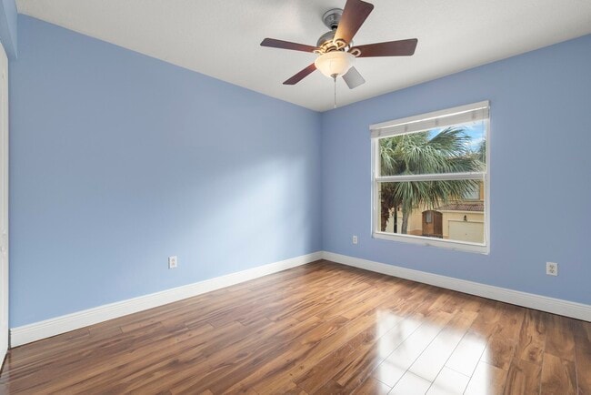 Building Photo - 340 River Bluff Ln