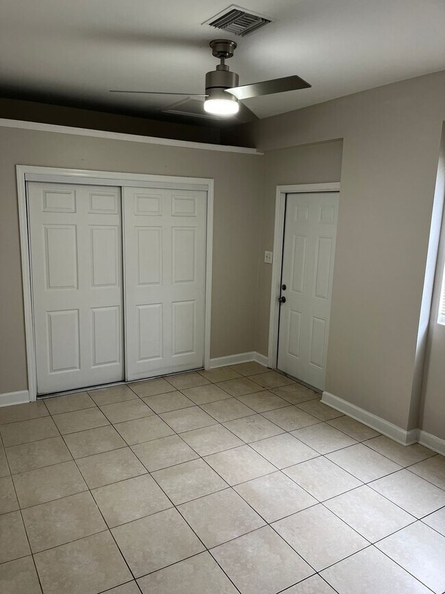 Building Photo - Newly renovated 3/2 for rent!