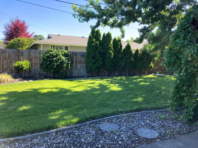 Building Photo - Kennewick Location w/a Country Flare!