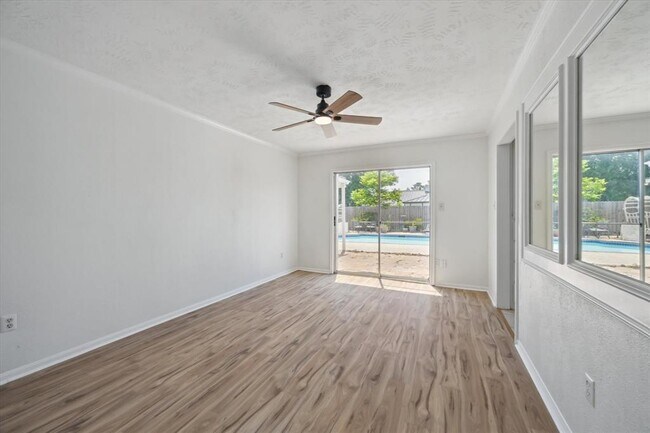 Building Photo - 382 Dawn Hill Dr