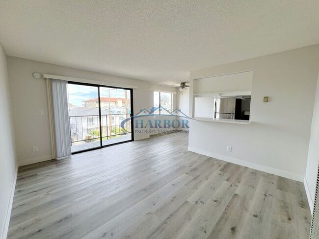 Building Photo - 2315 S Grand Ave