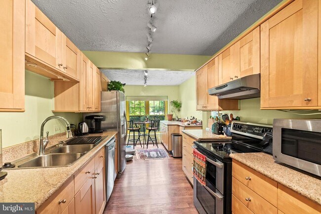Building Photo - 2114 Lang Dr