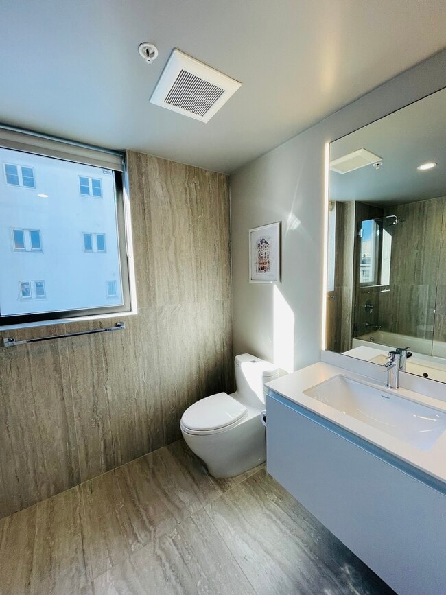 Building Photo - 1238 Sutter St