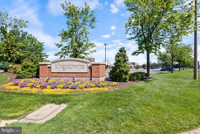 Building Photo - 6551 Grange Ln