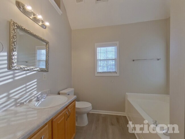 Building Photo - 136 Brookside Way