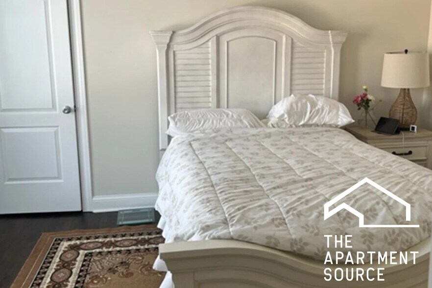 Building Photo - 320 Lee St