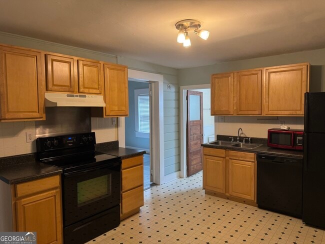 Building Photo - 820 Reese St